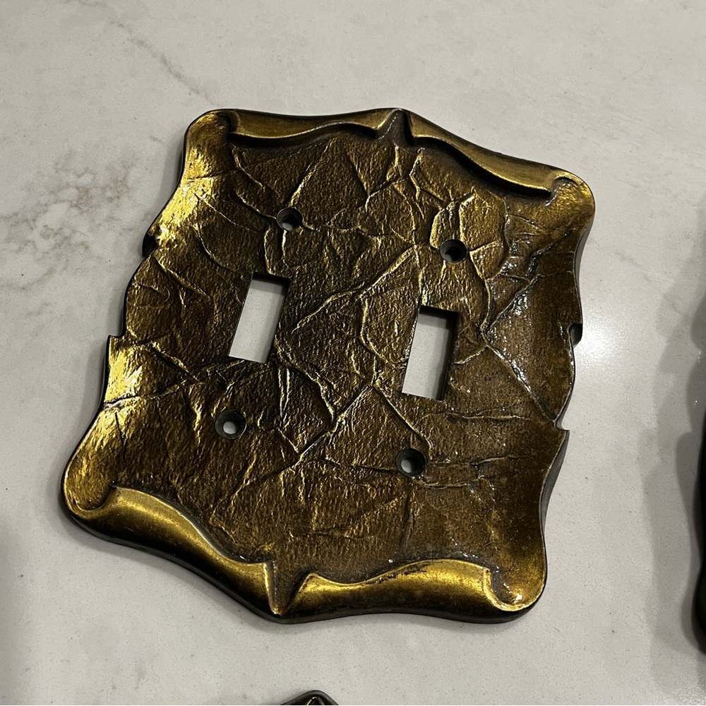 Vintage Gold and Black Wall Plate Set - Picture 4 of 5